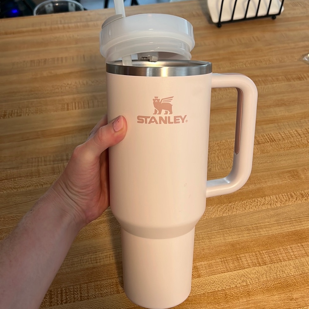 40 oz Stanley. Used lightly.